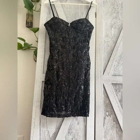 *Windsor Gorgeous Black Strapless Dress - Picture 2 of 15